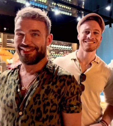 BursinGeorgia's tweet photo. Christian Hook
Artista gibraltareño y Kerem Bürsin 
@KeremBursin 
@Hoook_Art https://t.co/FwQHGTBc0E