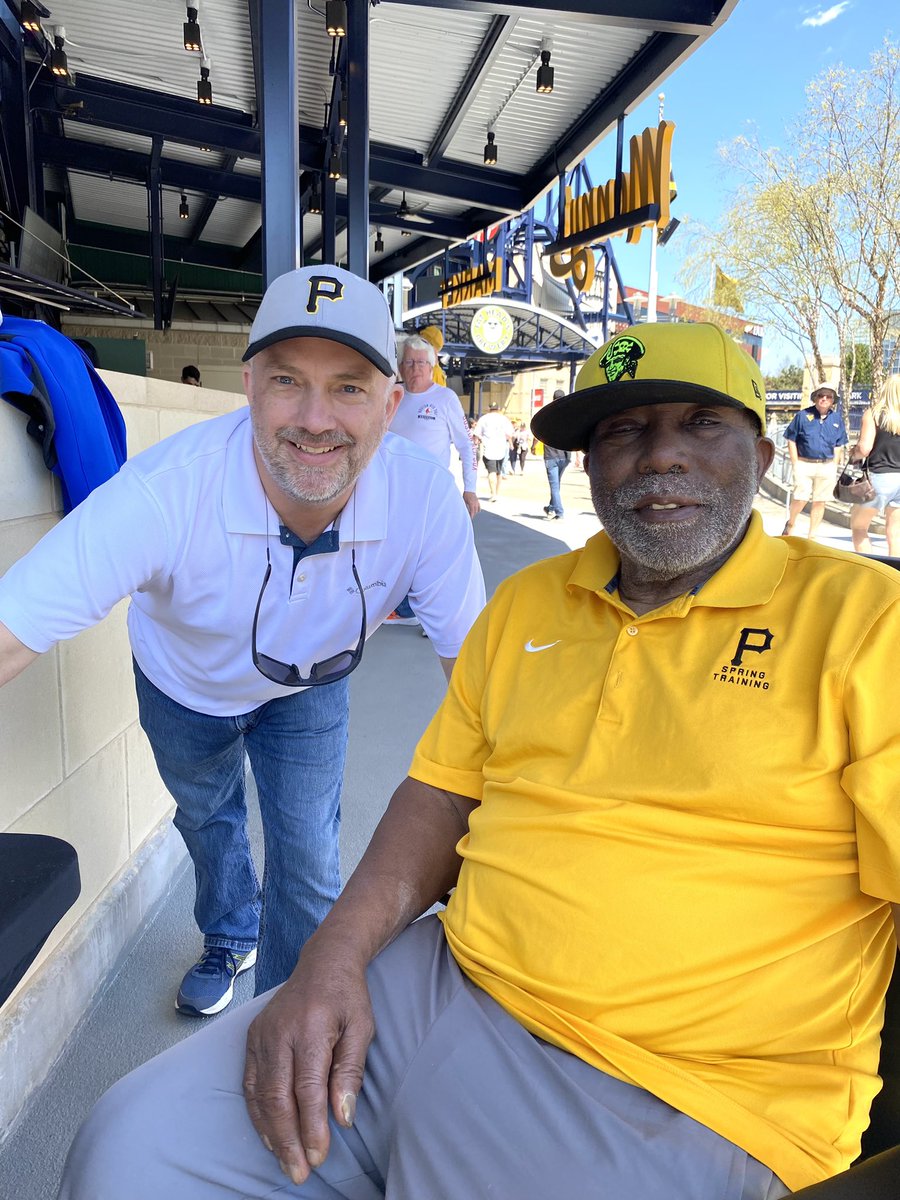 Beautiful day to meet the great Manny Sanguillen in front of Manny’s market.   #412Day @TheRealSangy35