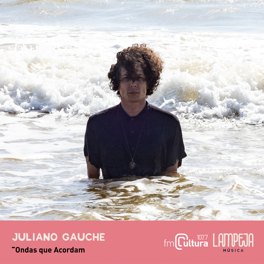 ✳︎ O #LampejaMúsica desta quarta, 21h, na <a href="/FM_Cultura/">FM Cultura - 107.7</a> 107.7 traz o compositor e cantor capixaba @julianogauche. Ele conta a história de “Ondas Que Acordam”, faixa que abre o álbum “Tenho Acordado Dentro dos Sonhos” (2023). 
📷: #PedroClash
📰: <a href="/franny_ramos/">francine ramos</a>