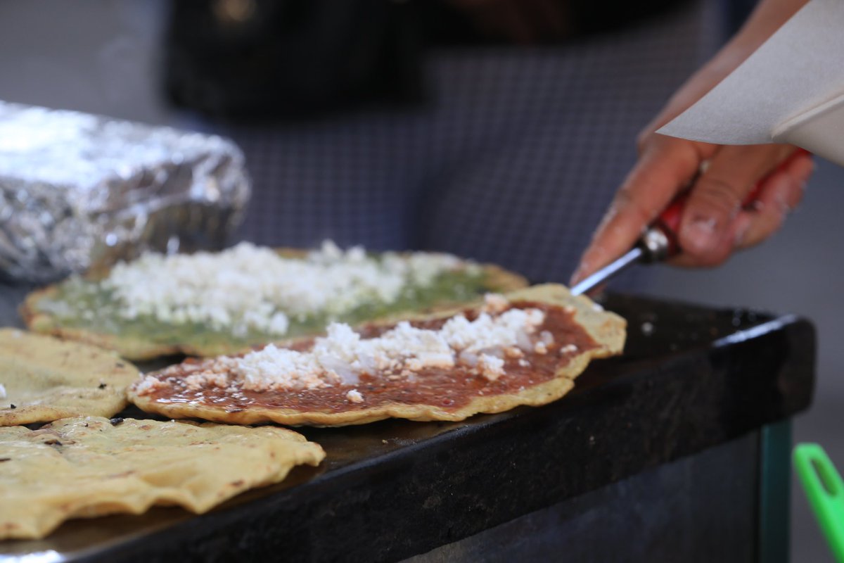 eduardorivera01's tweet photo. ¡No me podía perder el Festival Gastronómico y Cultural de la Memela en la Resurrección!
Los invito a que vengan a darse una vuelta hasta las 6 de la tarde, están buenísimas. 👌🏼 https://t.co/gMHsqBdTcC