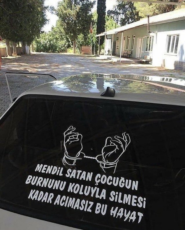 duvardakisoz's tweet photo. Mendil satan çocuğun burnunu koluyla silmesi kadar acımazsız hayat. https://t.co/wTcQz0I0j7