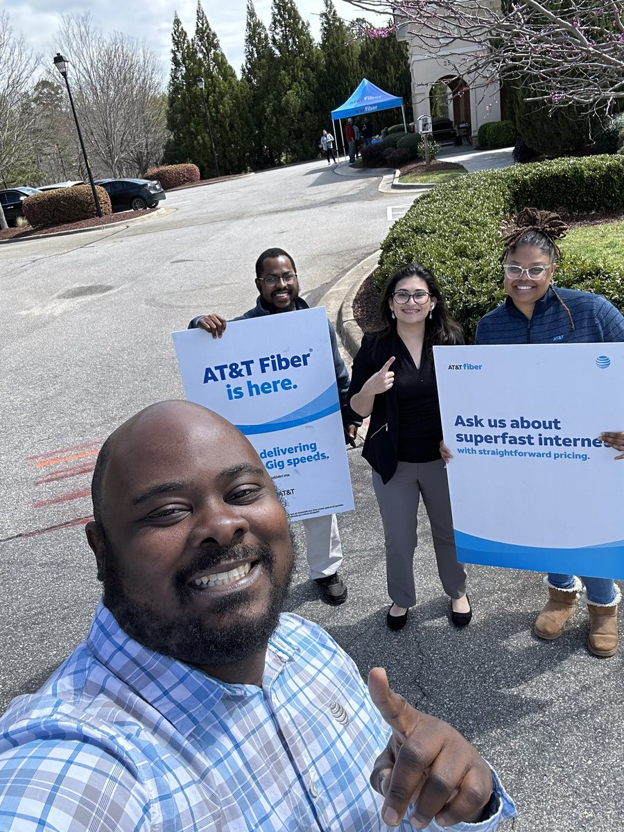DenzelC01's tweet image. Today makes 2 Years with @ATT! Started the day with a great OPS review with our amazing leader @404girl 💪🏾 I’m extremely thankful for my journey and can’t wait to celebrate more‼️🎉 1 thing that hasn’t changed is my love for #FIBAHH  (1st event attended closing in 🌧️ Vs. now)