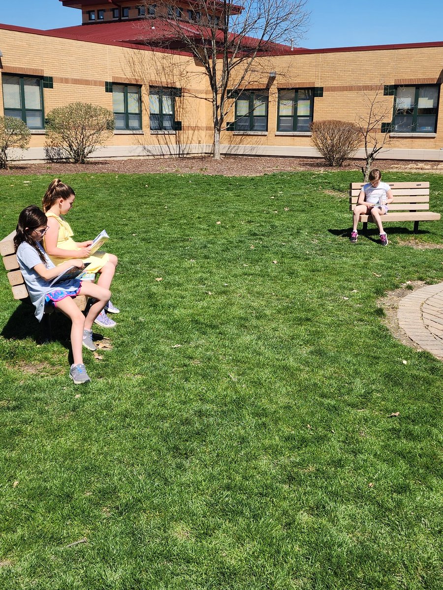 What's a wonderful way to read a book? Outside with 78 degree sunny weather! Our classroom family loved quiet reading this afternoon! 📖 🌞 #sd113a #RebelPride