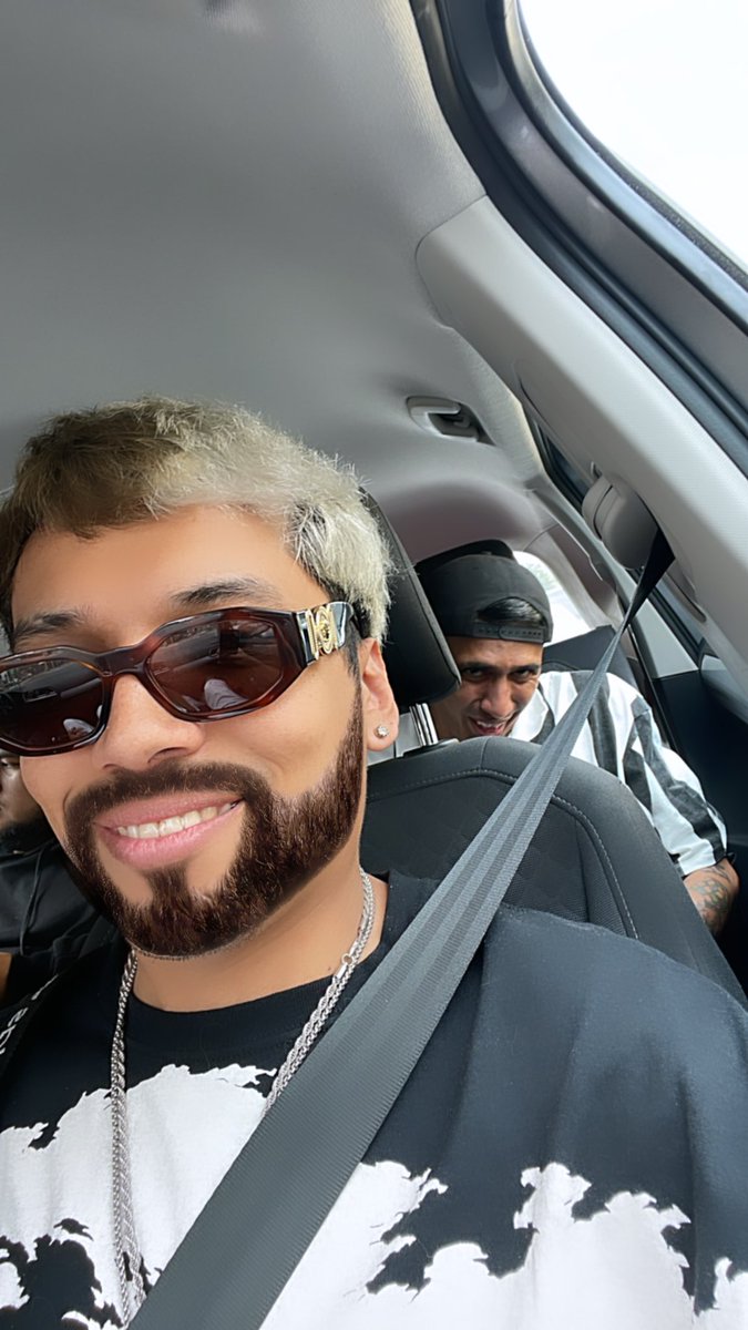 Me siguen haciendo fotos con inteligencia artificial que no soy yo compare 😂