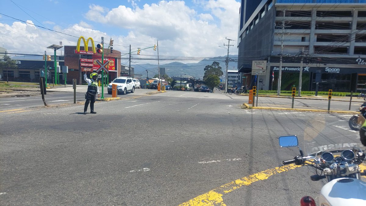 marianoalfarom's tweet photo. Ya abierto la Uruca! @DGPT_CR implementa regulación alrededores para una mejor fluidez https://t.co/vHP3hFcaQf