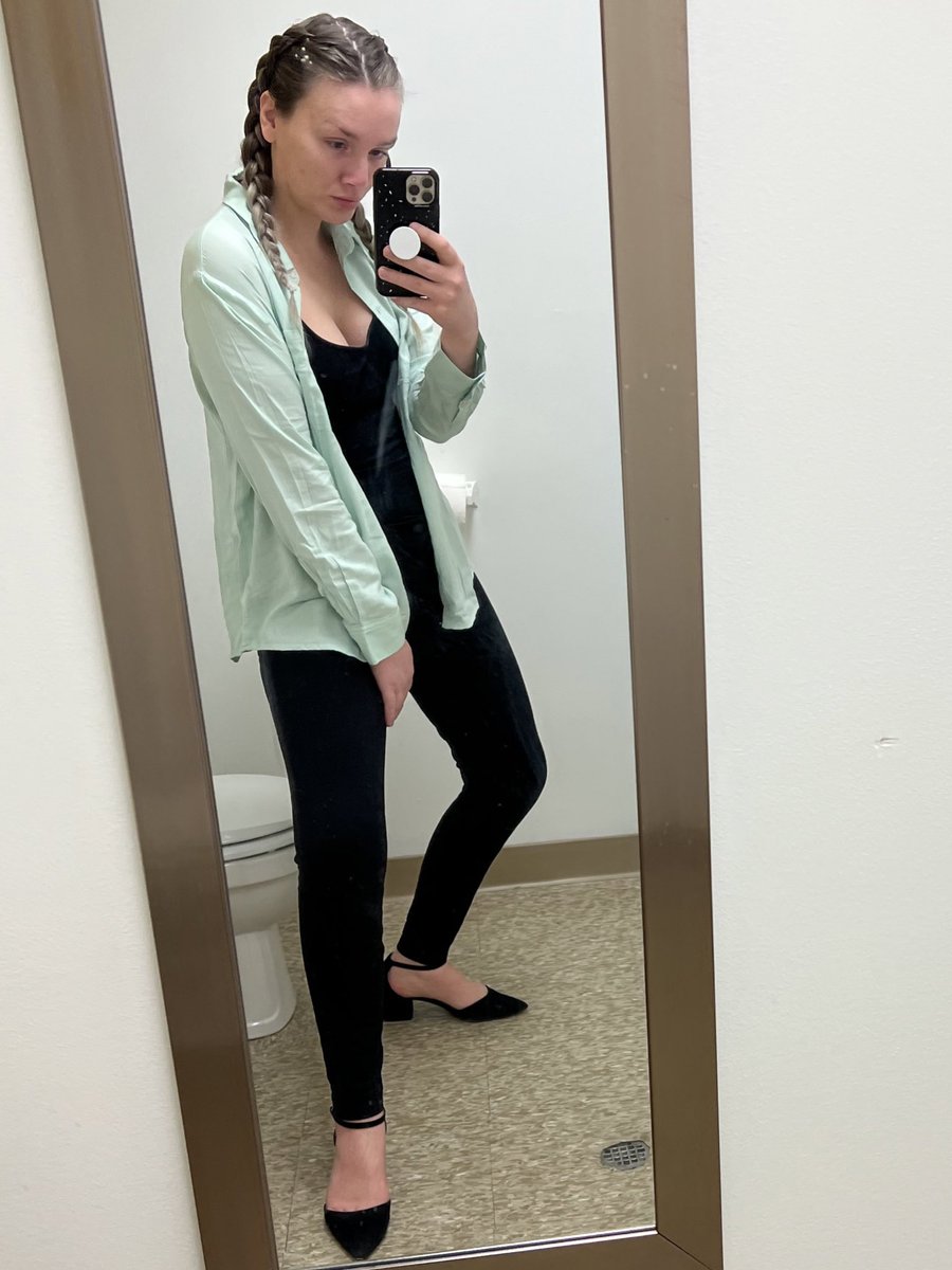 lynn dewitt, twïtters sweetheart on Twitter "bathroom selfie because