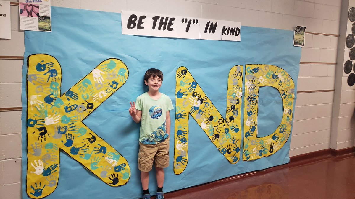 Library_PVMS's tweet image. Celebrating #schoollibrarymonth with a commitment to be kind! All @PViewSPS Ss read Each Kindness @jackiewoodson and saw the impact of one kind word @officialSPS #onedistrictoneread 
#spslib