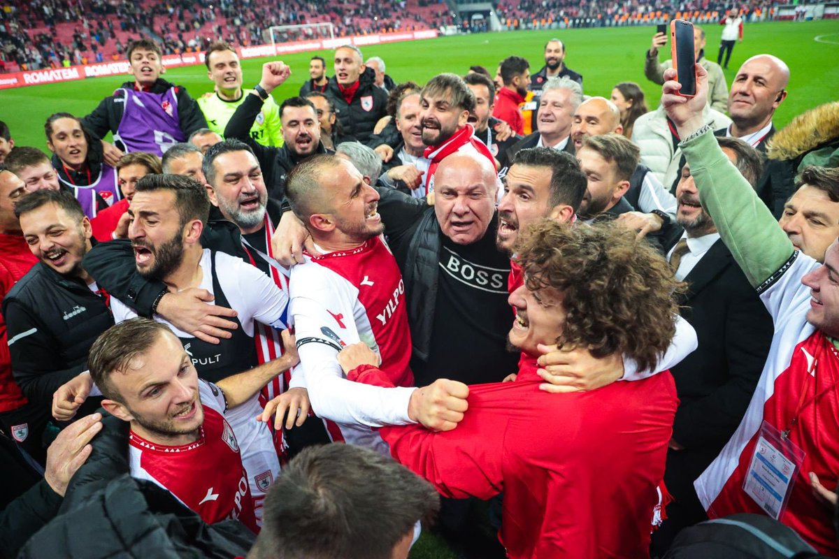 ⚡️Samsunspor, #SüperLig'de.

▪️ Eyüpspor'un evinde Gençlerbirliği'ne 2-0 mağlup olmasıyla sezonun bitimine 5 maç kala Samsunspor, Süper Lig'e çıkmayı garantiledi.