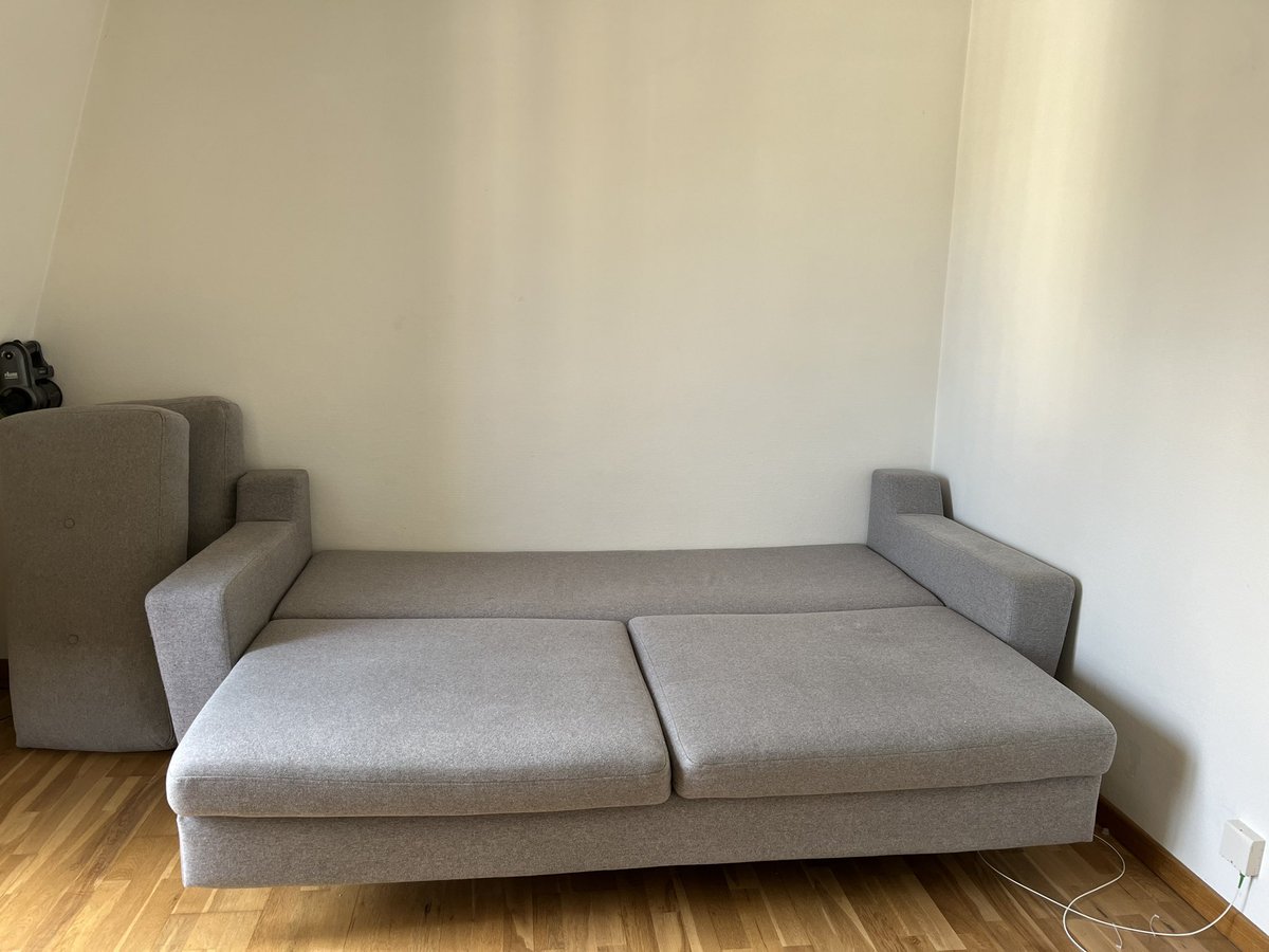 Je vends également mon canapé resté dans l’appartement, à 250€ il n’a aucune tache ni imperfection