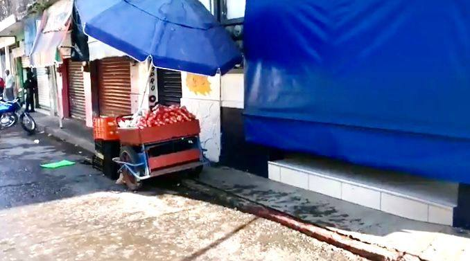 CIUDADANOSINFO_'s tweet image. #Iguala
Imparable la violencia en Iguala de la Independencia, esta mañana fue ejecutado un vendedor de jitomates cerca del mercado municipal.
 #CiudadanosInformados