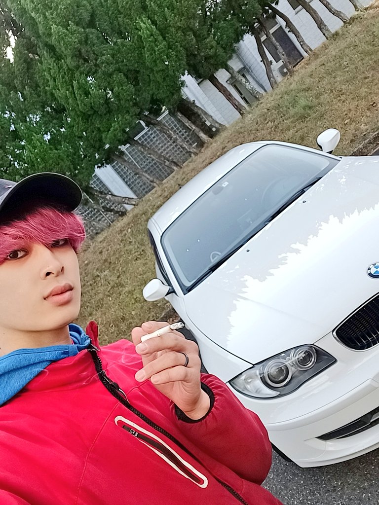 dkrosa63's tweet photo. Good morning.
昨日洗車して、久しぶりに頑張ってワックスかけた😎
クルマが綺麗だと気分がいいね!
ちなみにワックスは固形派。
今日も1日頑張ろ〜🚀
#bmw #e87 #116i https://t.co/dzIYU3Wdyc