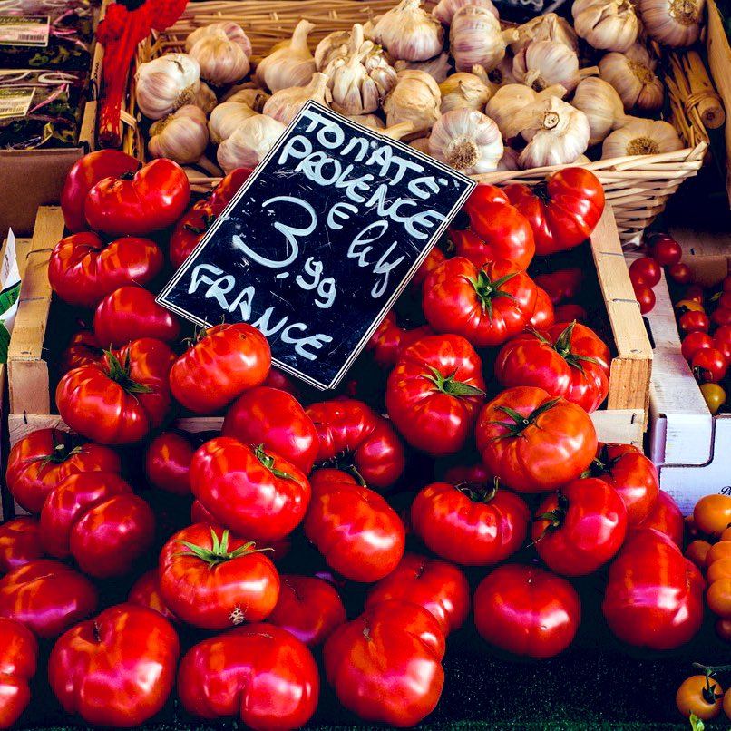 🍅 When life gives you tomatoes, make pasta sauce! 🍝 But when life gives you lemons, don't make pasta sauce, please... that's just weird. 🍋😅 Keep it zesty, friends! #cookinghumor #funnykitchen #culinarylaughs