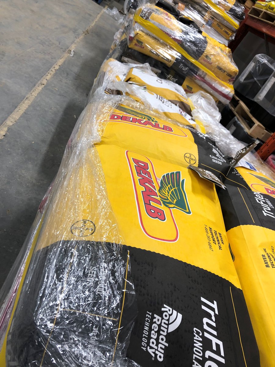 Some happy, full customers + some canola seed picked up = all in all, a great day in Crossfield! 
#burgersmakeverythingbetter