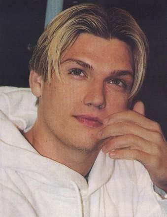 THEBSBArmy's tweet photo. I know I'm not that active anymore
just came here to say the chokehold 90s Nick Carter has on me is unreal.first crush and forever. https://t.co/9LKCu6dCdz