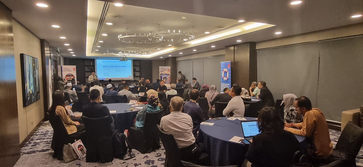 shahrulmiza9101's tweet image. A smart partnership between MATRADE and EXIM Bank Malaysia. We organized a special engagement session followed by networking Iftar to foster closer relationships with our Mid-Tier Companies recently. #MATRADE #eximbankmalaysia #MTCDP.