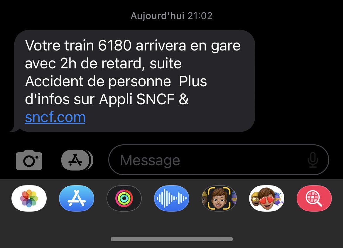 slash_js's tweet photo. À 1h du matin j’aurai plus de métro pour rentrer #sncf #accident #Paris https://t.co/8vPPy7vGm2