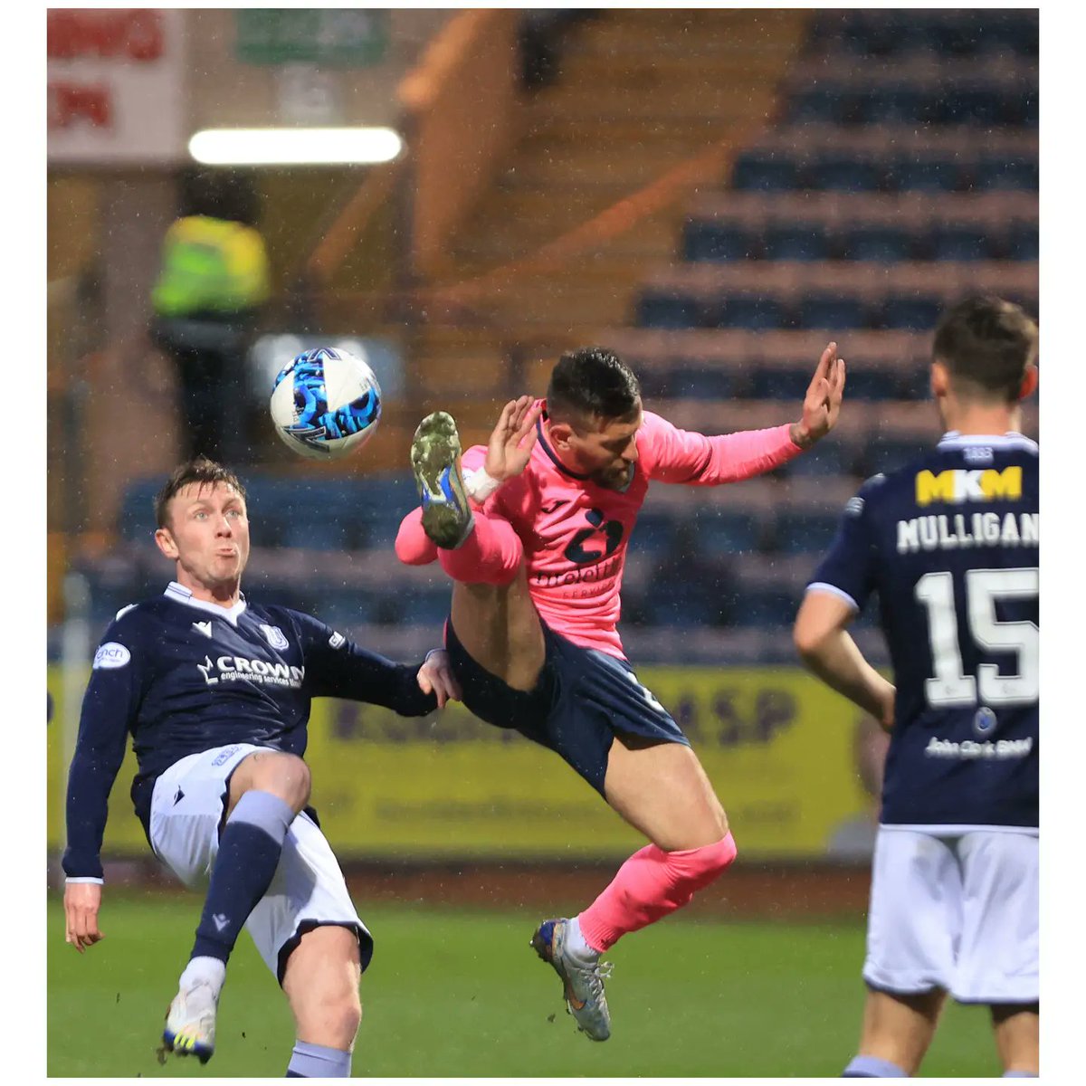 nmurrayphotos's tweet photo. @DundeeFC v @RaithRovers 

Full set: https://t.co/H8E4hekwCo https://t.co/qOkC09Po1V