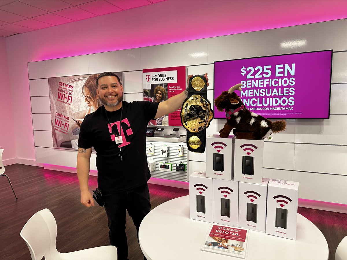 2 🐐 in one building. #magentaGoat #tmobile #tmobileGoat #TBelt #TmobileHomeInternet #HudsonHeat #WNY8355 #magentaSwag