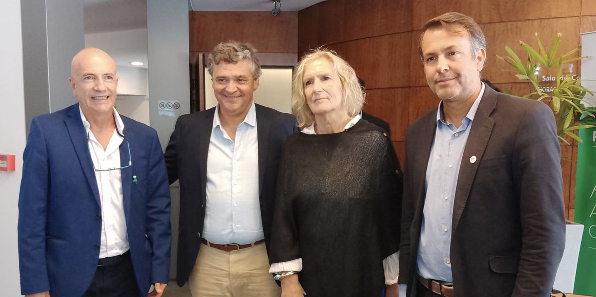 Se realizó el lanzamiento de la #10k de la <a href="/PeluffoGiguens/">Peluffo Giguens</a> . El Objetivo de este año es recaudar fondos para las obras de remodelación del área de hospital de Día del servicio de oncología del hospital de la mujer.