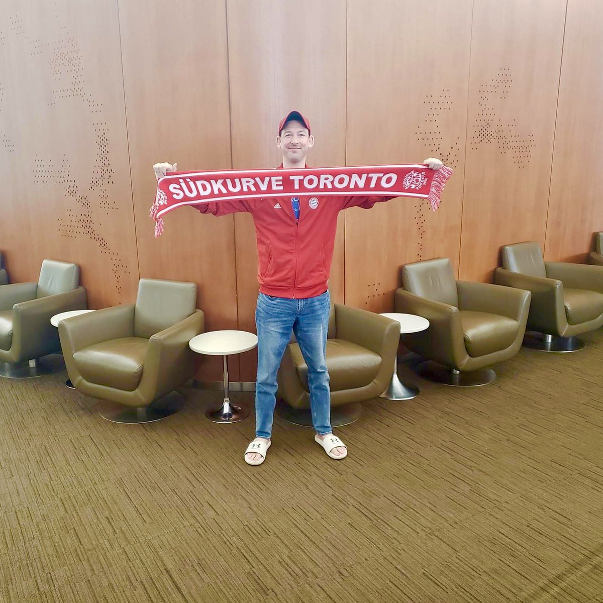 SuedkurveTO's tweet photo. Just a couple of the @SuedkurveTO boys at the #MapleLeafLounge waiting to board their flight to #Munich 🇩🇪 to rep #SKTonTour 🔴⚪️ at #FCBTSG and #FCBMCI. Get us that big comeback win fellas 💪👊
#MiaSanMia #FCBayern https://t.co/R4ihsdtj8E