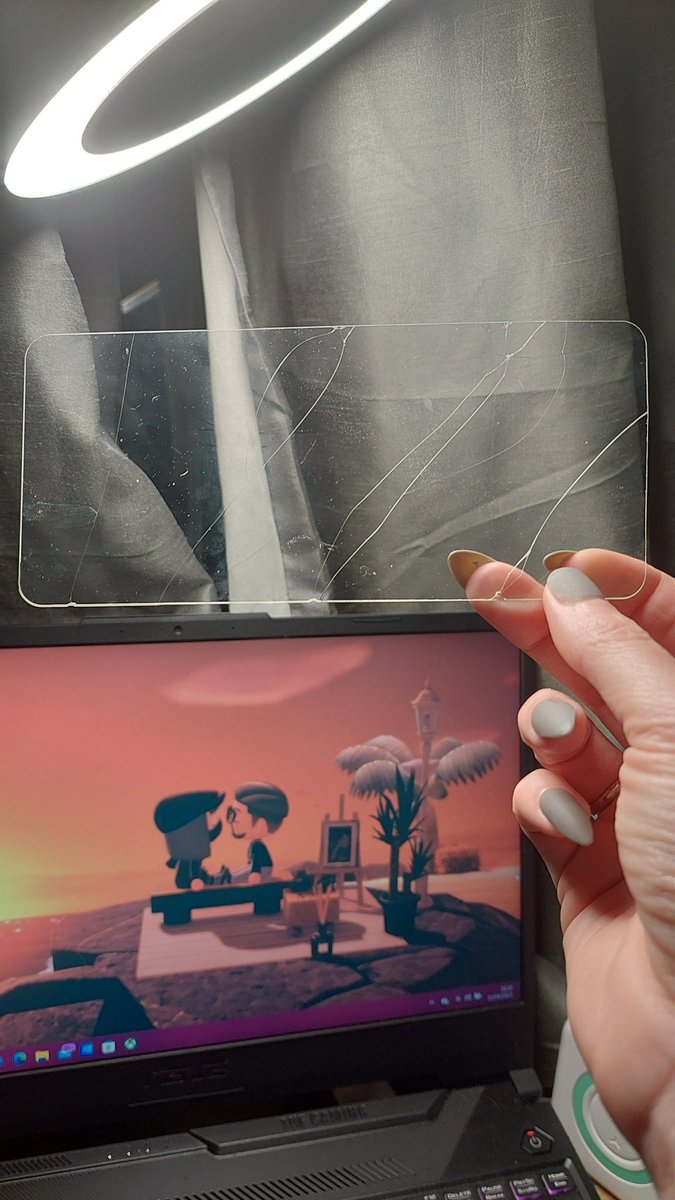 MumsieGames's tweet photo. GOOD NEWS
while at #i70 I managed to drop my phone out of my bag in the casino landing screen down .Luckily the #techgear tempered glass screen protector did its Job . My screen was intact without a crack or scratch.
Moral of story always use a screen protector π«
#imclumsy https://t.co/BV10lNAbBI