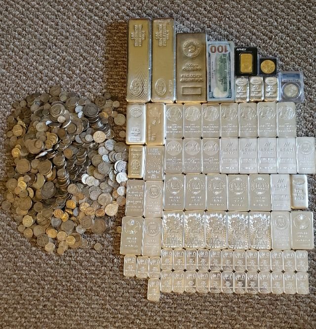 SatsSlayer's tweet image. #silversqueeze 
Share your pics! MAKE SURE to remove the location data off your pics first.
#IfYouDontHolditYouDontOwnIt 
Kick the #bankingcartel wile they are down, buy #PhysicalSilver end the #market #manipulation.