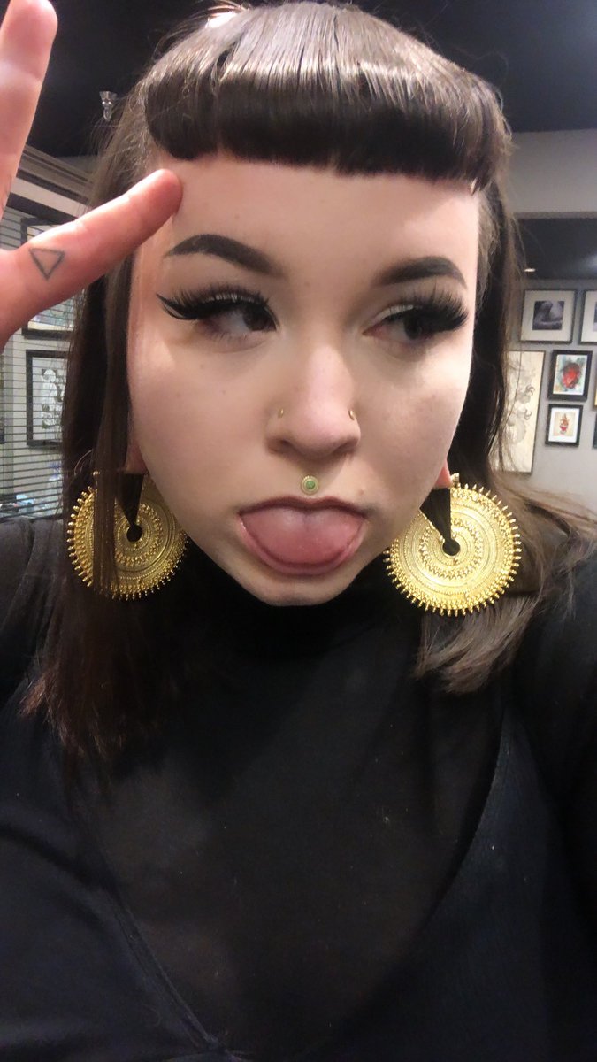TofuCutlet's tweet photo. Oldest selfie in your phone vs most recent 
2019 vs 2023 🥴 https://t.co/3tB9eNFozn