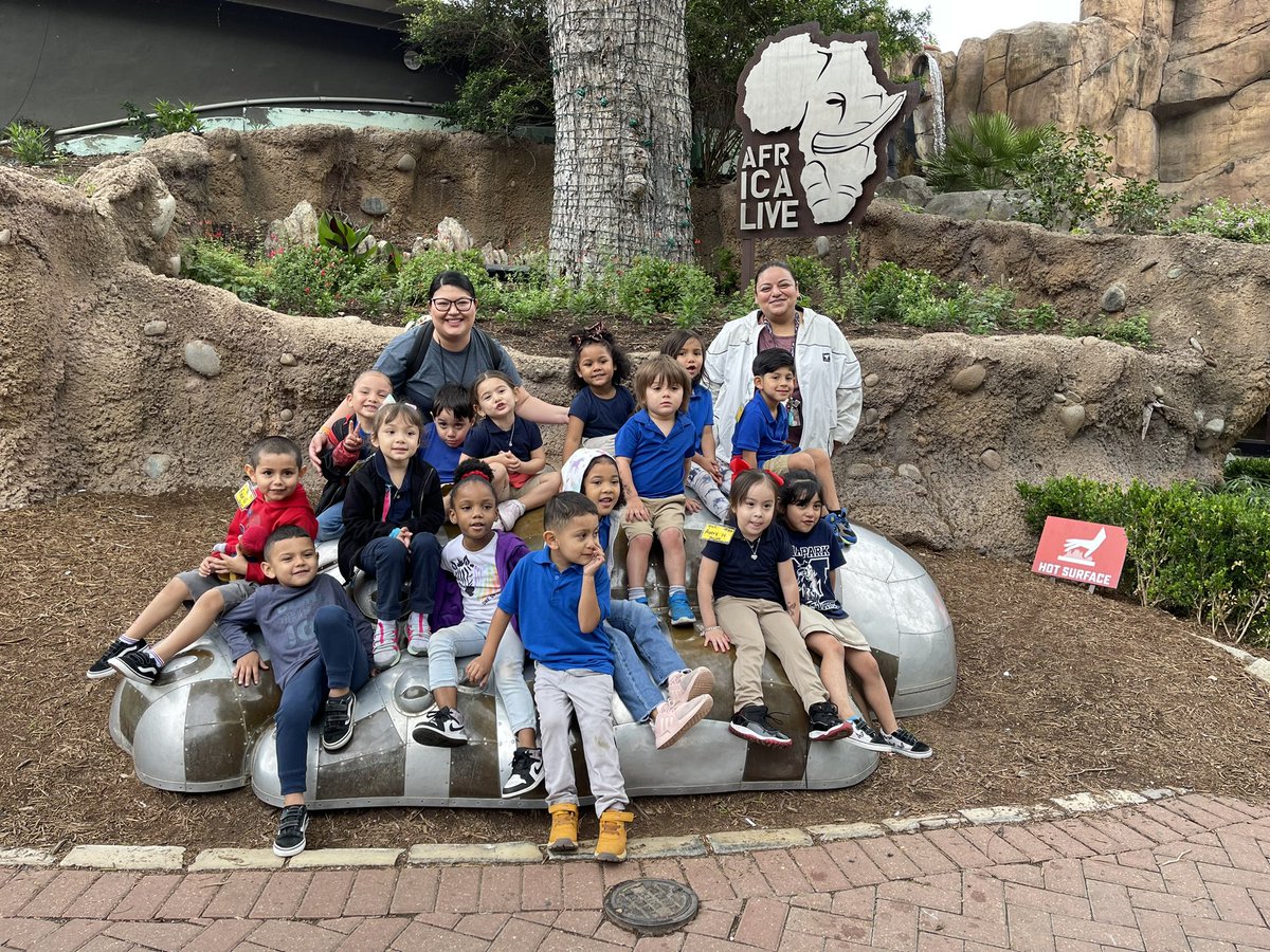 gurrola_2022's tweet photo. Learning at the zoo for Prek @LomaParkES https://t.co/TimQHfSD6L
