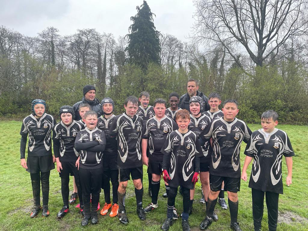 PillHarriersRFC's tweet photo. This evening marked the start of the return for Pill Harriers mini &amp; juniors!! Our U12s braved the elements and took a trip up to Gerlins RFC who were brilliant hosts and opposition for the boys! Well done all🖤🖤 #UTH #TheFuture https://t.co/x87vu9l5No