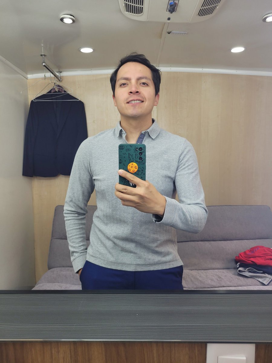 elmaurivas's tweet photo. Que en tu vida siempre haya espacio para crecer, amar, sonreír y aprender ✨️
Buena tarde guapuritas 😘 
#camper #actor #MientrasTanto https://t.co/yi3n23RPzO