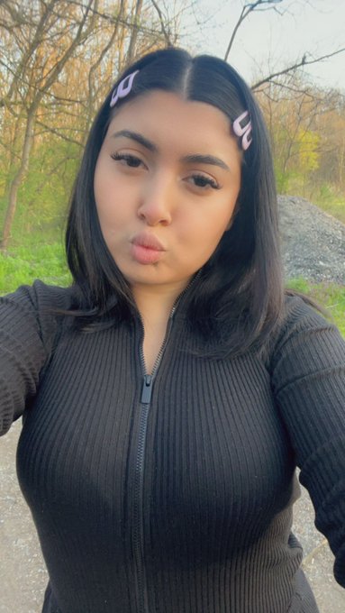 Sex in padure? Vreau sa ne distram baby https://t.co/I2zpanCWRS