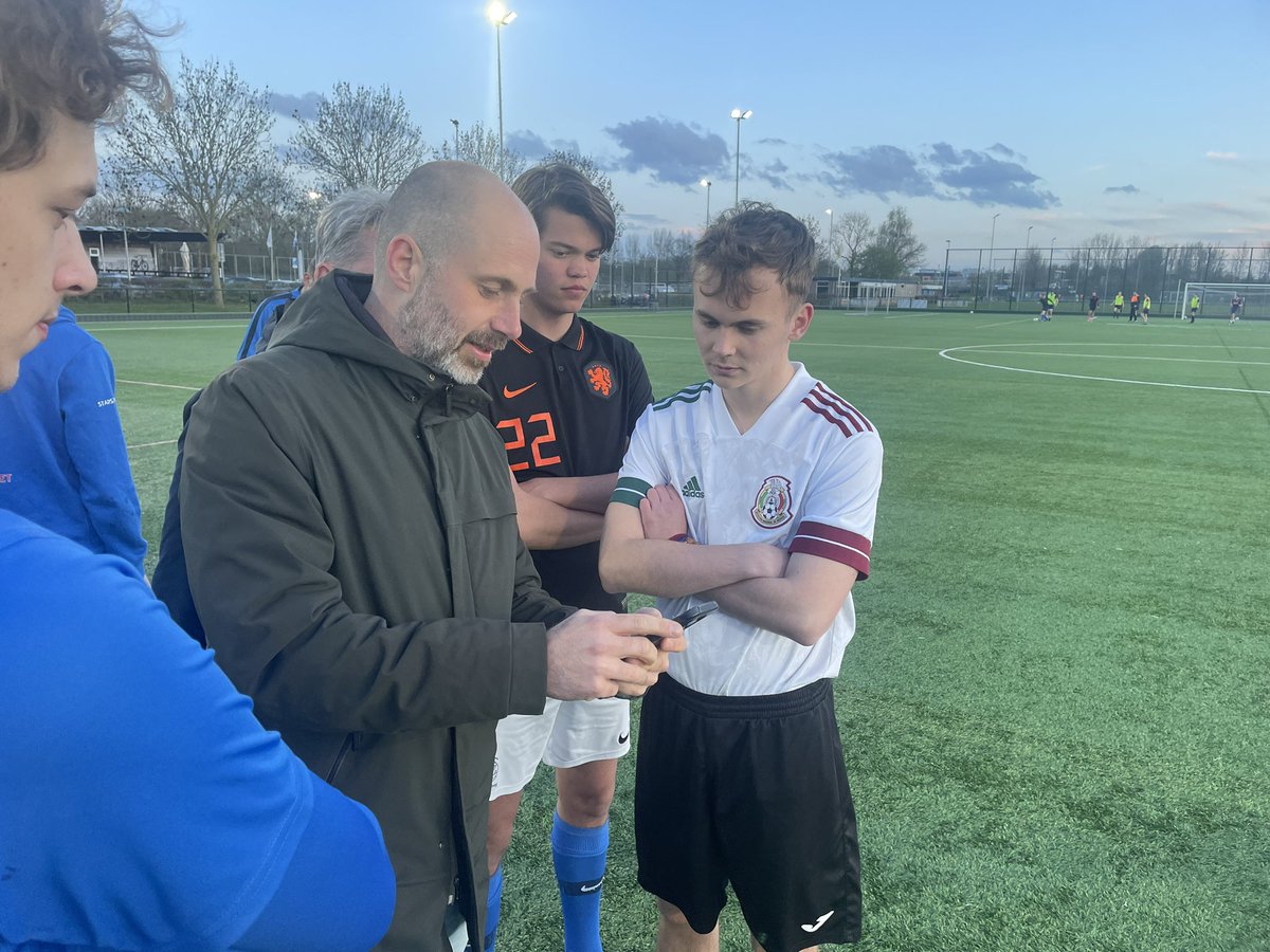 theovandermeer's tweet image. Vanavond kwam @MingleSportApp van paar spelers Kampong 023-4 de snelheid en accuratesse schot bij penalty, sprintsnelheid en sprongkracht meten. Heel gaaf. #sporttech #kampongvoetbal