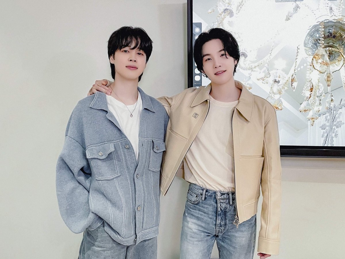 Daisy45808234's tweet photo. 💜💜💜🥰🥰🐥🐥🐱🐱🐱 https://t.co/9kCe2pqLfK