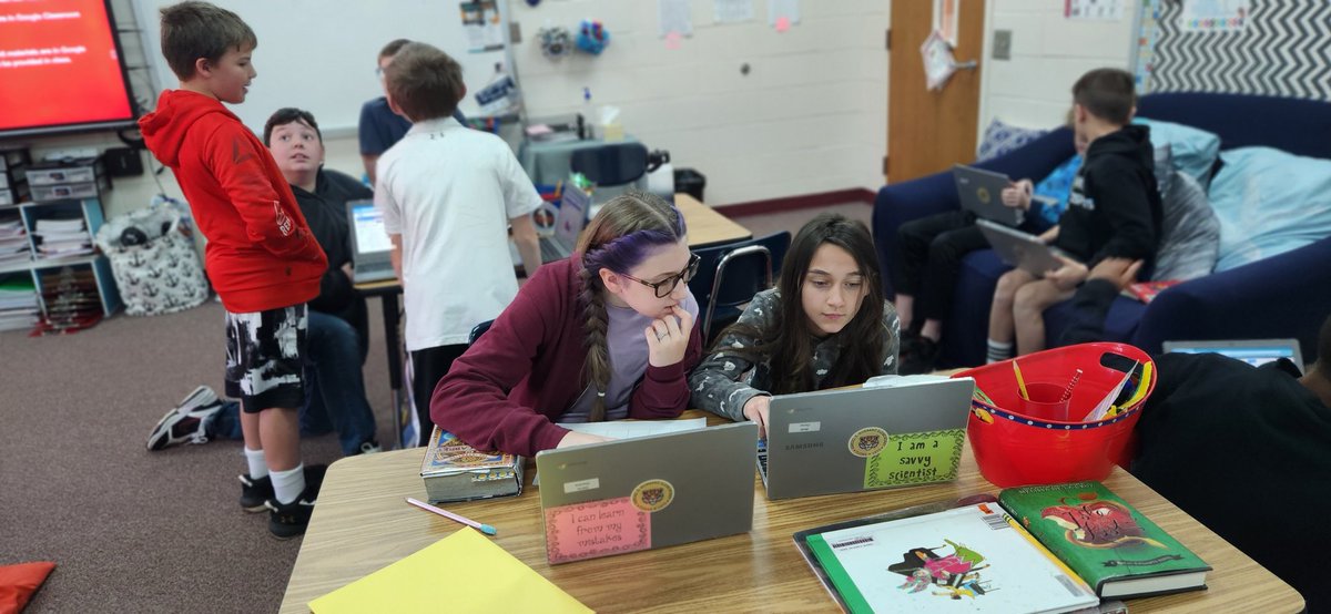 HESChessClub's tweet photo. It's the final week of the Stock Market Game, and our teams are diligently finalizing their portfolio @SIFMAFoundation @Hubbard_Elem @monroe_schools https://t.co/rv3QRKqwud