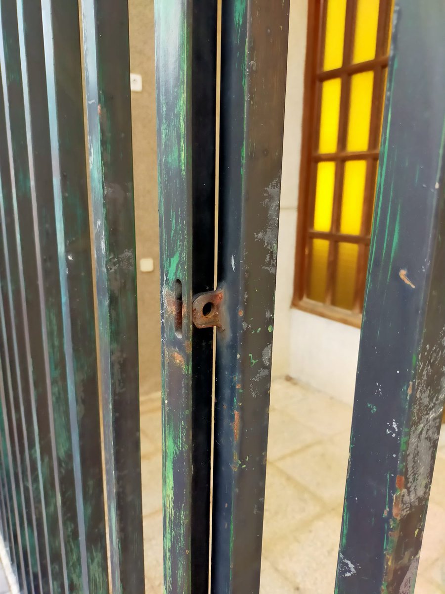 UAlgete's tweet photo. Otra capilla profanada, hoy la de #algete. Ayer la iglesia de Cobeña y así, sucesivamente https://t.co/deN5bQt8Uv