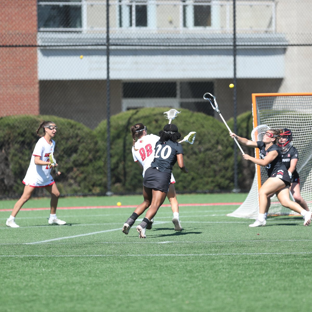 Perroni doing Perroni things 💪

Q4 | Cards 10, Cincinnati 12 

#GoCards