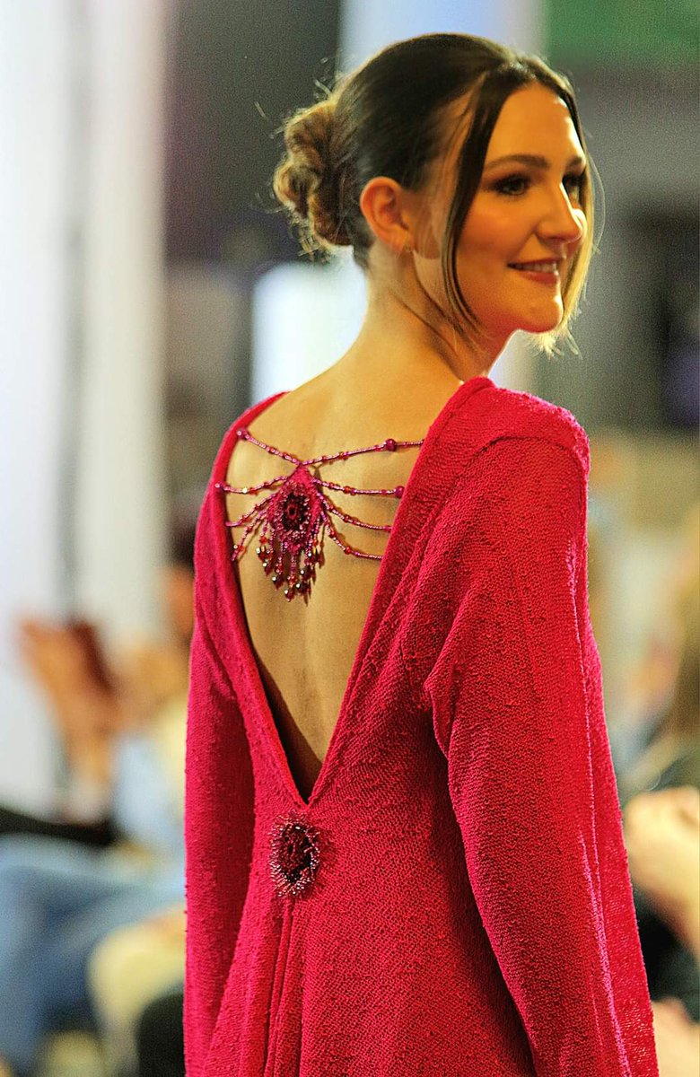 Gotta love a back detail 💗💗💗
#knitwear #cerise #pink #backdetail #crochet #handbeaded #dressforawedding #motherofthebride #motherofthegroom #irishfashion #Irishdesign #Irishknitwear #madeinlimerick 
Image @PatCelebrantHAI with @eileen_collins11 💗