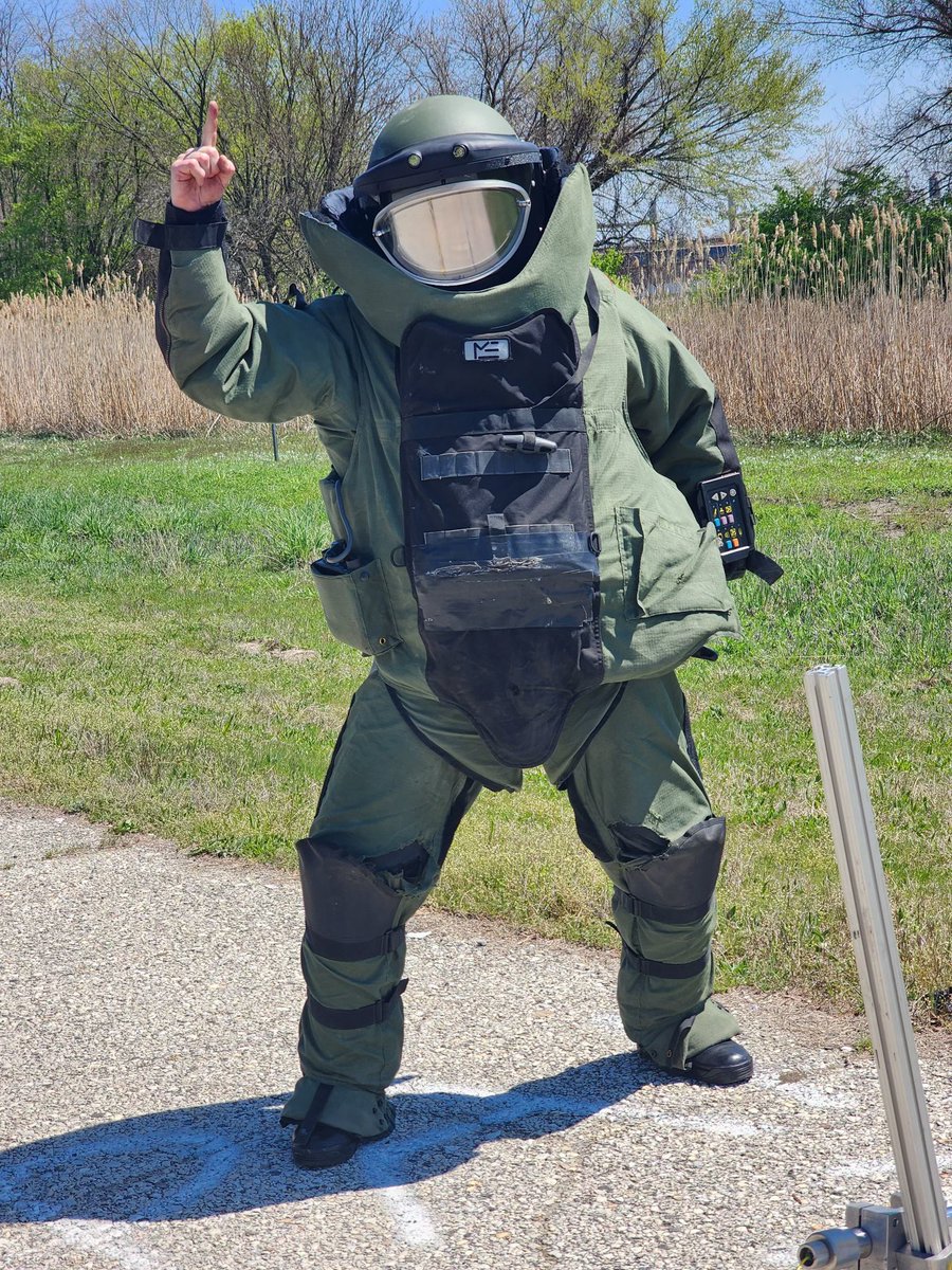 🎶…when you get the choice to sit it out or dance.
I hope you dance... I hope you dance...🎵
#trainhardworkeasy <a href="/PhillyPolice/">Philadelphia Police Department</a> #bombsquad