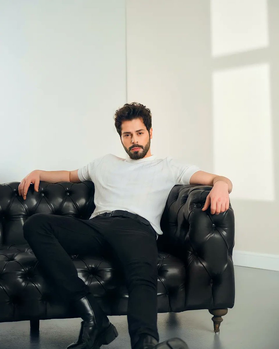 AliYasinLatino's tweet photo. En busca de su mejor versión... 🌟✨
------------
¿ Cuál es tú 📸 favorita? Comenta aquí así 👇
1.🤍
2.🤍🤍
3.🤍🤍🤍
▫️>> @ayozegemen<<▫️
#AliYasinÖzegemen #modelactor #profesionalphoto #actorturco #aktör #oyuncu #SeriesTurcas #novelasturcas #ecuavisatv #AliYasinOzegemen https://t.co/GN5Aii7AaP