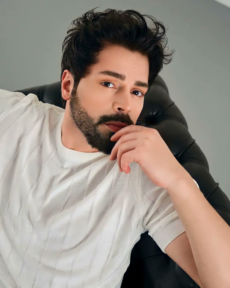 AliYasinLatino's tweet photo. En busca de su mejor versión... 🌟✨
------------
¿ Cuál es tú 📸 favorita? Comenta aquí así 👇
1.🤍
2.🤍🤍
3.🤍🤍🤍
▫️>> @ayozegemen<<▫️
#AliYasinÖzegemen #modelactor #profesionalphoto #actorturco #aktör #oyuncu #SeriesTurcas #novelasturcas #ecuavisatv #AliYasinOzegemen https://t.co/GN5Aii7AaP