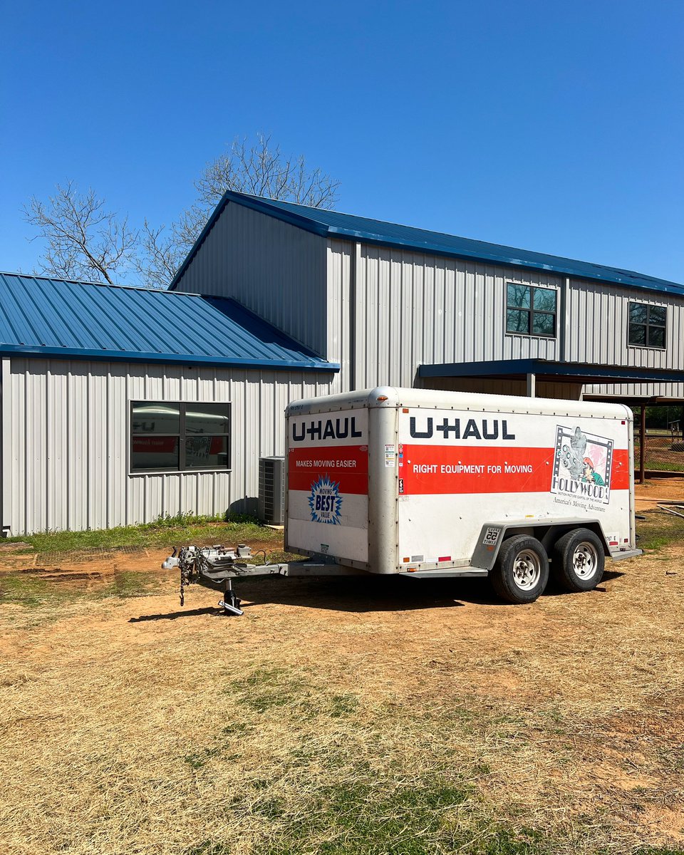 swanmx's tweet photo. WE ARE MOVING IN!! 📦

As we get settled and unpacked, we are also steady getting ready for our upcoming races! 

We will continue offering practice memberships, plus open up more for the pubic to be able to ride and enjoy Swan! We will be announcing our practice schedule soon! https://t.co/VOof2WEKWG