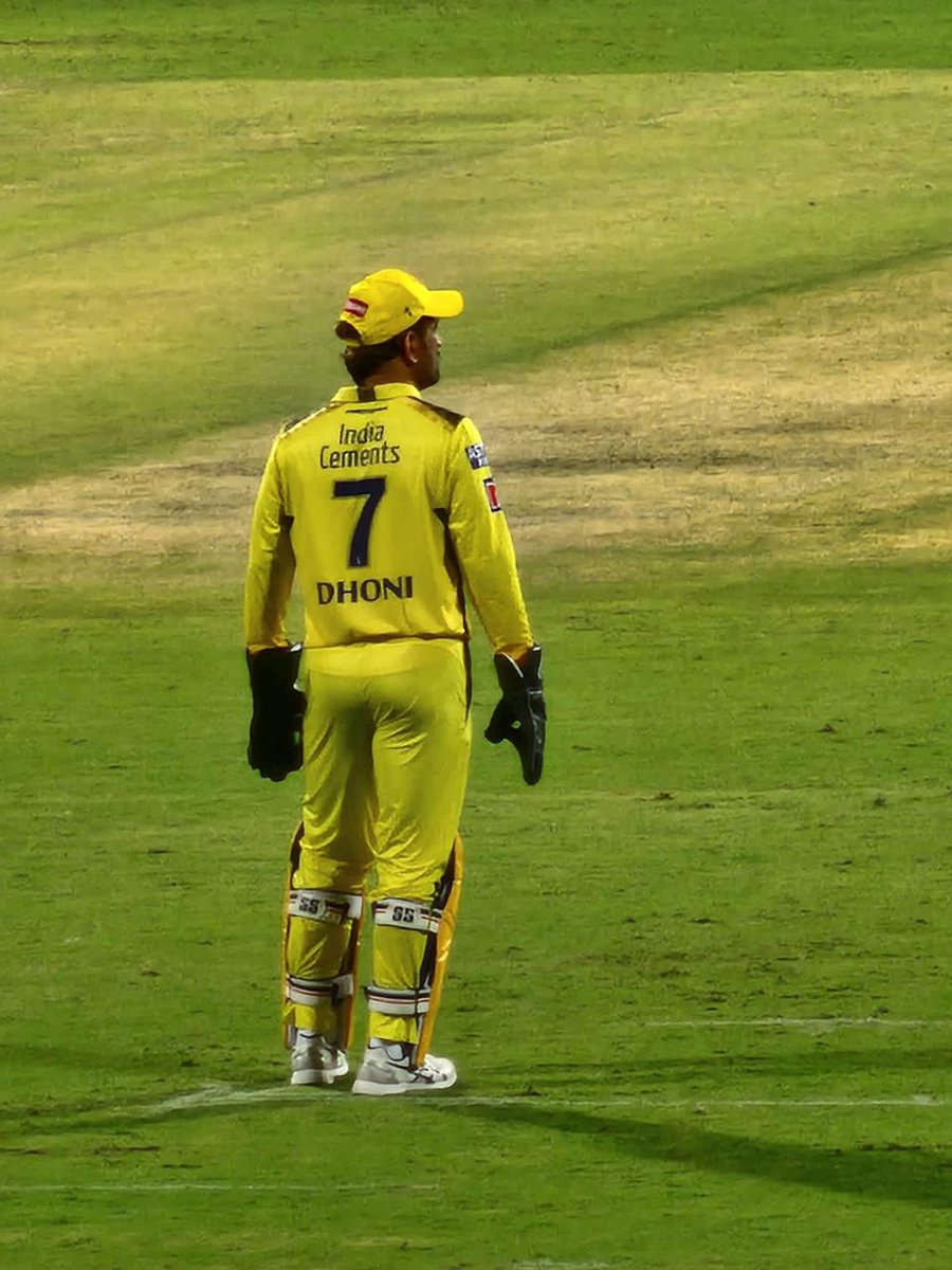 Vasisht_sr's tweet image. Honoured to exist in the Dhoni era.