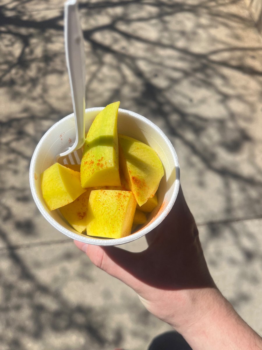 chicago_critter's tweet photo. @pmontoro First timer. Could not pass up the fruit cart man this afternoon. Very enjoyable. https://t.co/4tY0uUj9FG