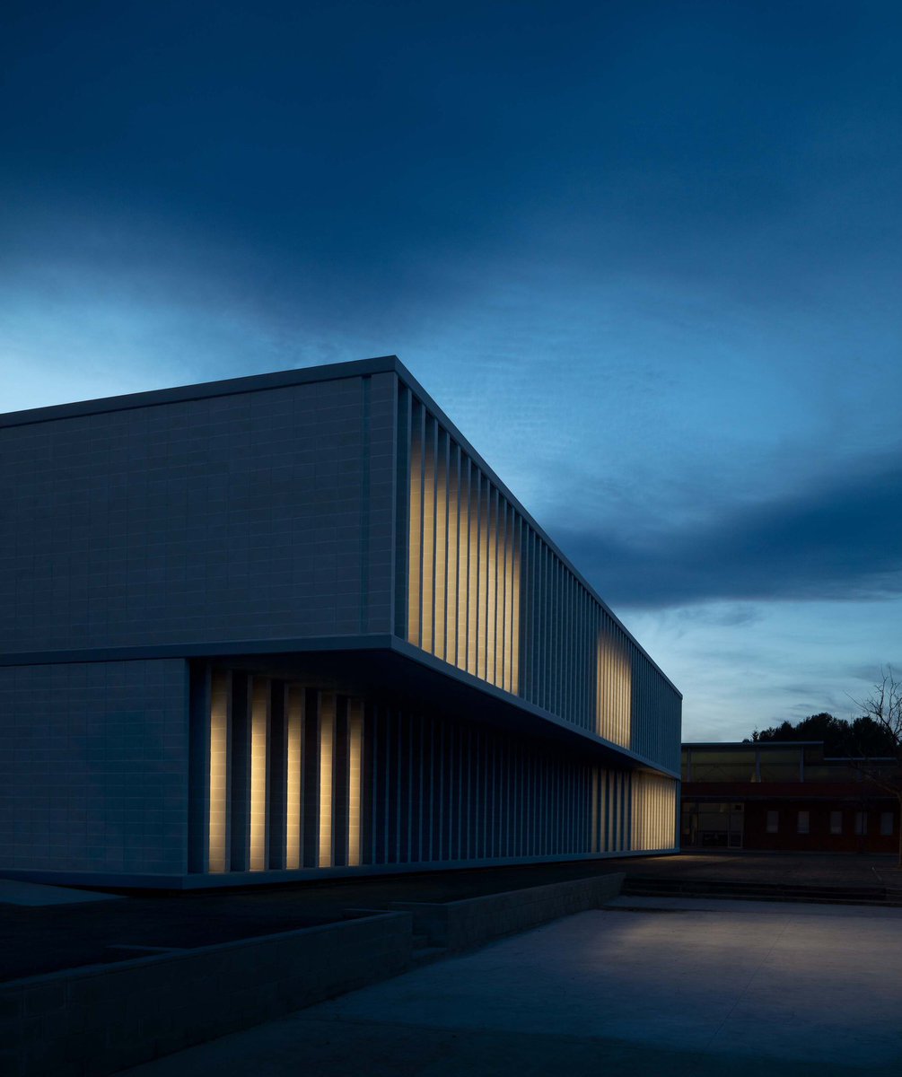 Arqenblanco's tweet photo. Escuela Familiar Camp Joliu - bxd arquitectura  
Imagen: Alejo Bagué
________________________________
#bxdarquitectura #escuelafamiliarcampjoliu #alejobague #larboc   #españa #arquitecturaespaña #arquitecturaenblanco #arquitecturaespañola #arquitectura #architecture #archdaily https://t.co/xMCkr9vJtF