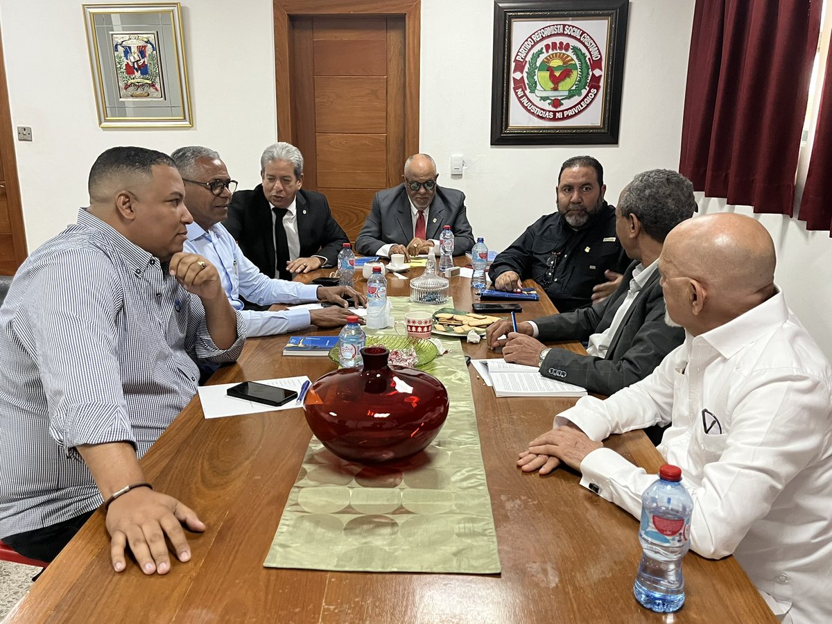 PartidoPRSC's tweet photo. Reunión de la Comisión Nacional de Elecciones Internas del #PRSC definiendo las modalidades para la selección de los candidatos a cargos de elección popular. https://t.co/Ry54LMAEfm