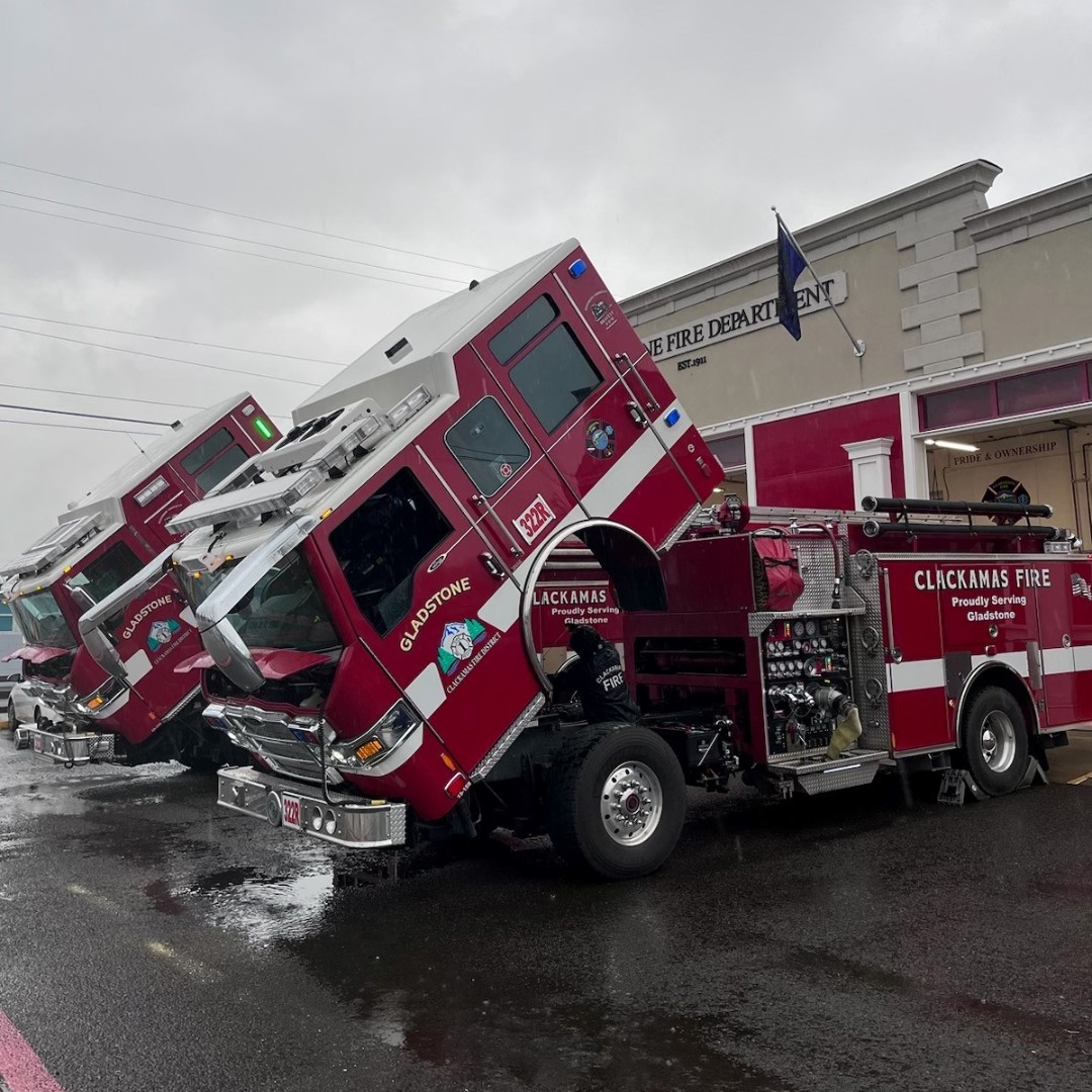 clackamasfire's tweet photo. Rig checks are one of the most important things we can do - regularly checking every piece of equipment on every apparatus. #Rigchecks ensure we're #responseready for anything, and it keeps our #firefighters familiar with where everything is.

📸: Gladstone Station 22 https://t.co/vVZm3BLEJr