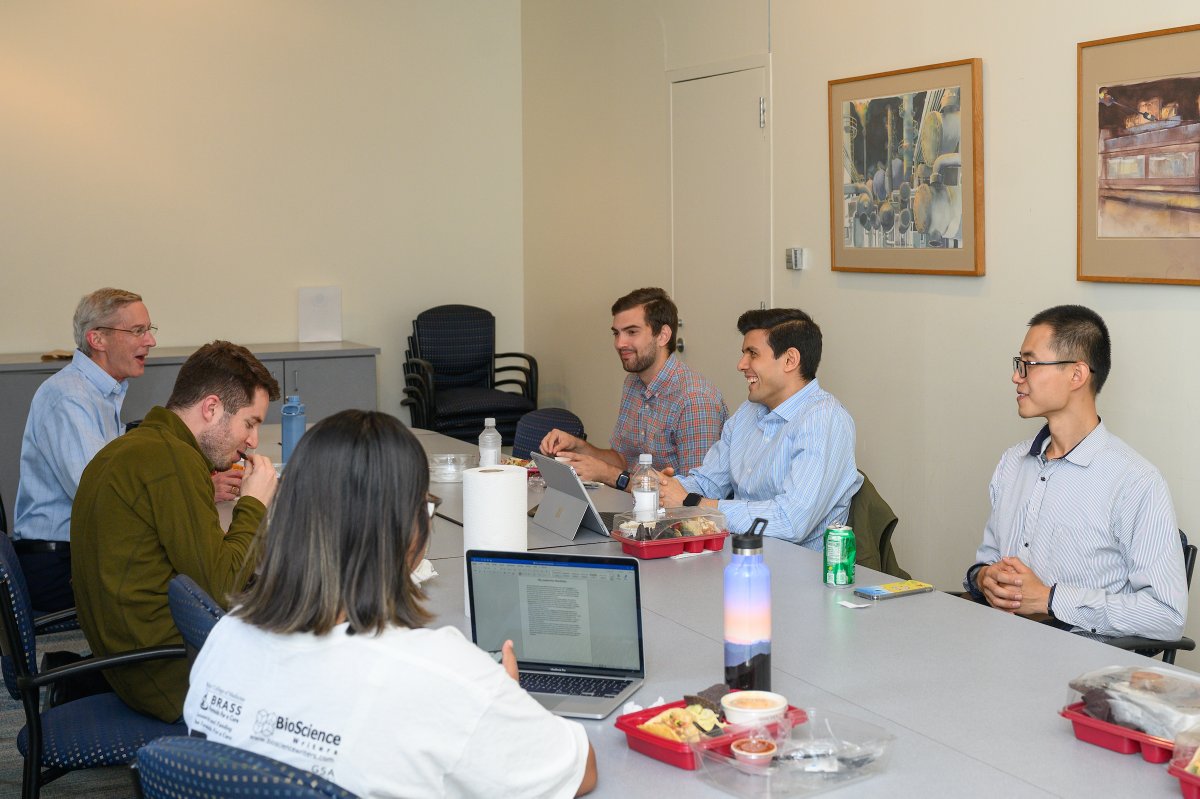 Doerrinstitute's tweet photo. Congratulations to our @RiceUniversity students who successfully completed our Leading a Team Leadership Cohort! These students developed the skills required to effectively lead a team.
Many thanks to Mike Bonem, #DoerrInstitute's leadership coach, for leading these #RiceOwls. https://t.co/EMZHm1VDP0
