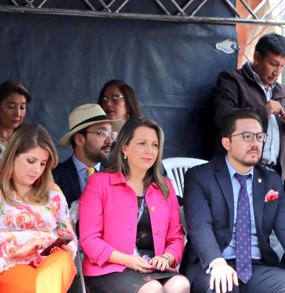 ConsuOrellanaP's tweet photo. ¡Viva Cuenca!
En sus 466 Años de Fundación
❤️💛 https://t.co/Nc1kR4a1Jl