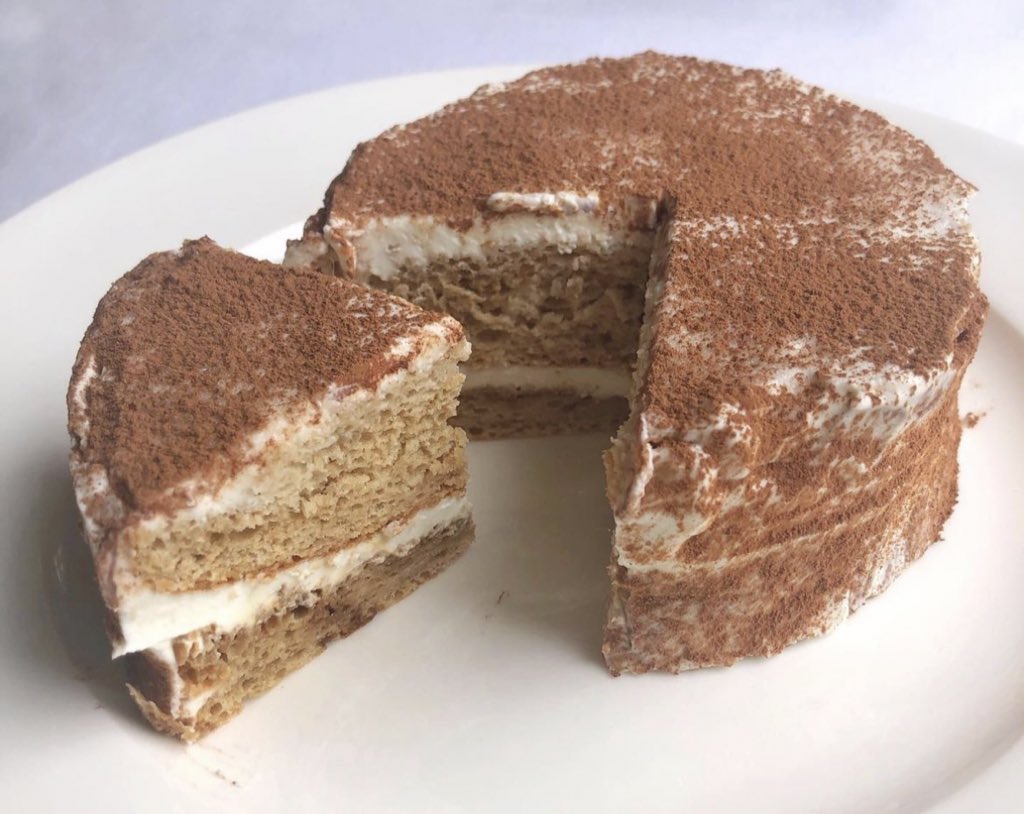wispwyy's tweet photo. 174cal for the whole tiramisu !!! 🍰🧁🍪 https://t.co/rbxaZsXObE