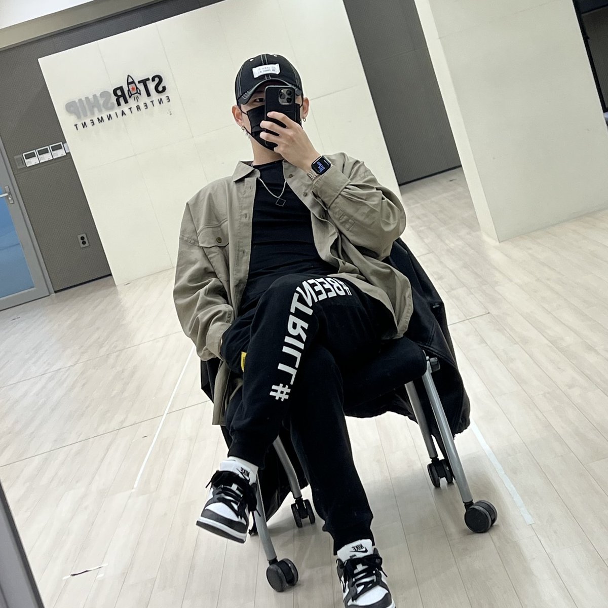 @𝚓𝚞𝚗𝟶𝟶 𝐦𝐚𝐝𝐞 𝐚 𝐩𝐨𝐬𝐭 𝐭𝐨: '𝚙𝚞𝚋𝚕𝚒𝚌'

"𝘊𝘩𝘦𝘤𝘬𝘪𝘯𝘨 𝘪𝘯 𝘰𝘯 𝘢 𝘯𝘦𝘸 𝘨𝘳𝘰𝘶𝘱 𝘵𝘰𝘥𝘢𝘺, 𝘸𝘩𝘪𝘤𝘩 𝘮𝘦𝘢𝘯𝘴 𝘐 𝘨𝘦𝘵 𝘵𝘰 𝘥𝘳𝘦𝘴𝘴 𝘤𝘢𝘴𝘶𝘢𝘭!"